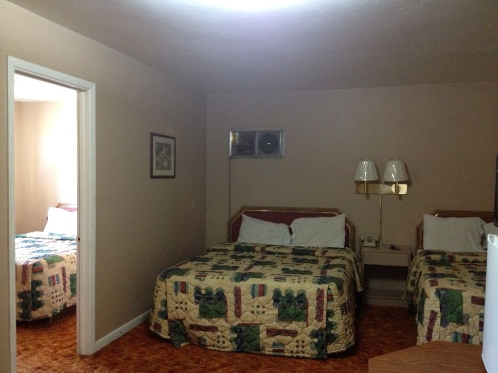 Travel Motel Raton Bilik gambar